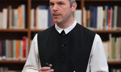 John atya előadása